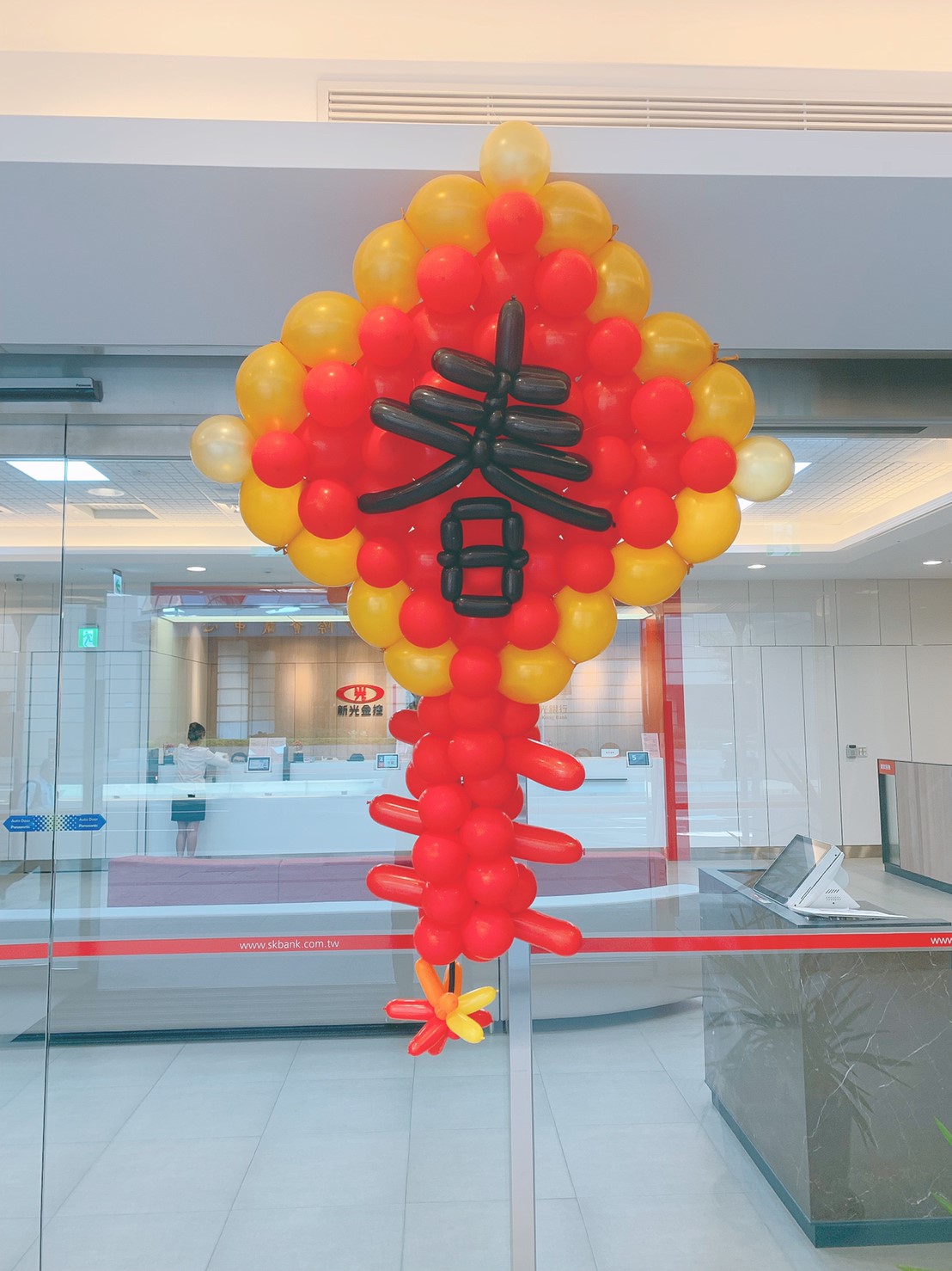 新光銀行世貿分行過年佈置