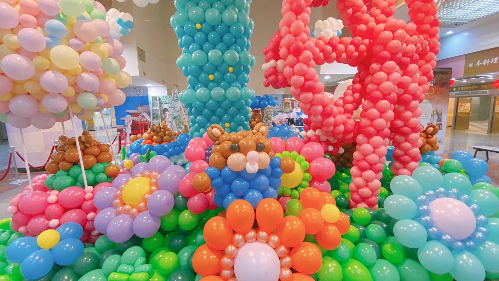 台北地下街樂不思鼠新年氣球展